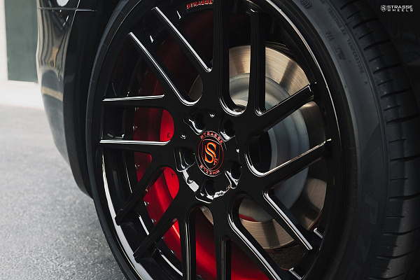 Фото дисков Strasse Wheels SM7T Deep Concave Черный глянец на Tesla Model S