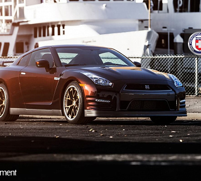 Фото дисков HRE S101 на Nissan GT-R