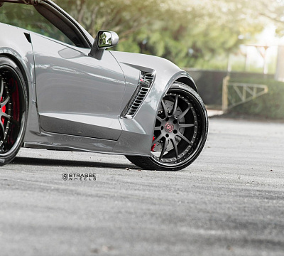 Фото дисков Strasse Wheels R10 Signature на Chevrolet Corvette C7