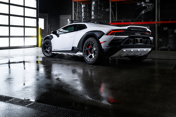 Фото дисков Brixton Forged TR04 AERO1 Черный сатин на Lamborghini Huracan