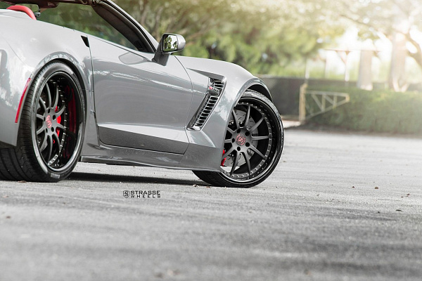 Фото дисков Strasse Wheels R10 Signature Черный сатин на Chevrolet Corvette C7