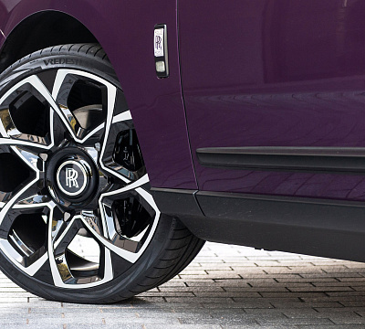 Фото дисков Kahn Type 55 RS на Rolls-Royce Cullinan