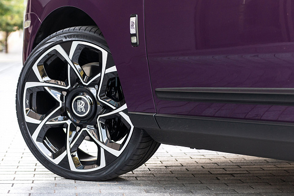 Фото дисков Kahn Type 55 RS Алмазная проточка на Rolls-Royce Cullinan
