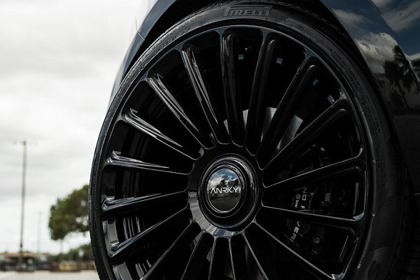 Фото дисков Anrky RF-182 Черный глянец на Range Rover V