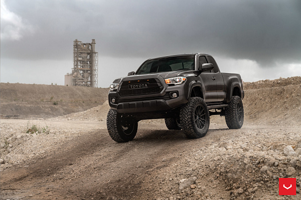 Фото дисков Vossen HF6-1 Черный сатин на Toyota Tacoma III