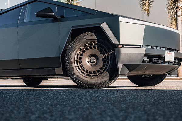 Фото дисков Brixton Forged TR09 AERO1 Другой цвет на Tesla Cybertruck