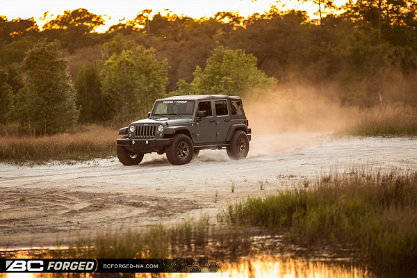 Фото дисков BC Forged RZ05 Сатиновая бронза на Jeep Wrangler III (JK)