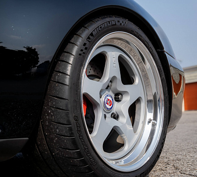 Фото дисков HRE 527 на Porsche 911 IV