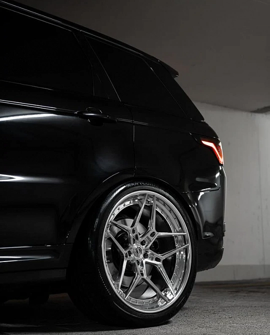 Фото дисков ST20.2 Полированный лак на Range Rover Sport II