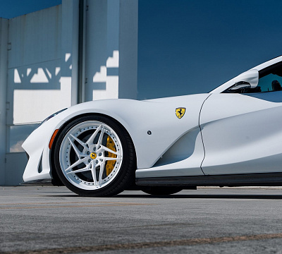 Фото дисков Anrky S3-X3 на Ferrari 812