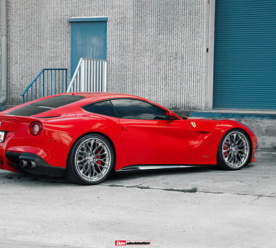 Фото дисков HRE S200H на Ferrari F12