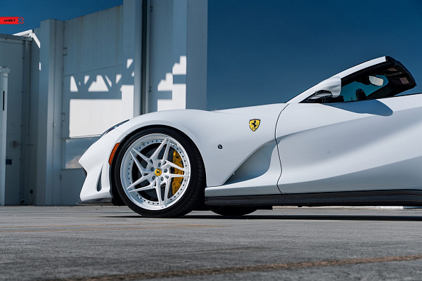 Фото дисков Anrky S3-X3 Белый глянец на Ferrari 812