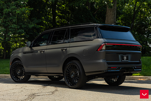 Фото дисков Vossen HF-8 Черный глянец на Lincoln Navigator V