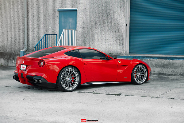Фото дисков HRE S200H Глянцевый темный лак на Ferrari F12