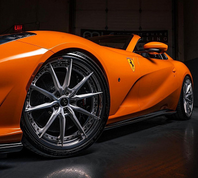 Фото дисков HRE S104SC на Ferrari 812