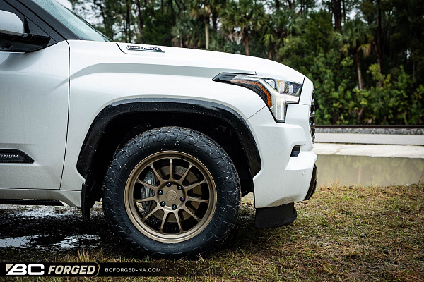 Фото дисков BC Forged TD01 Сатиновая бронза на Toyota Sequoia III