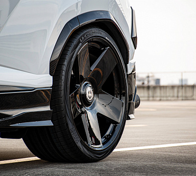 Фото дисков HRE L105M на Lamborghini Urus