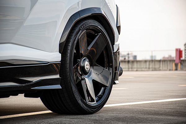 Фото дисков HRE L105M Черный глянец на Lamborghini Urus