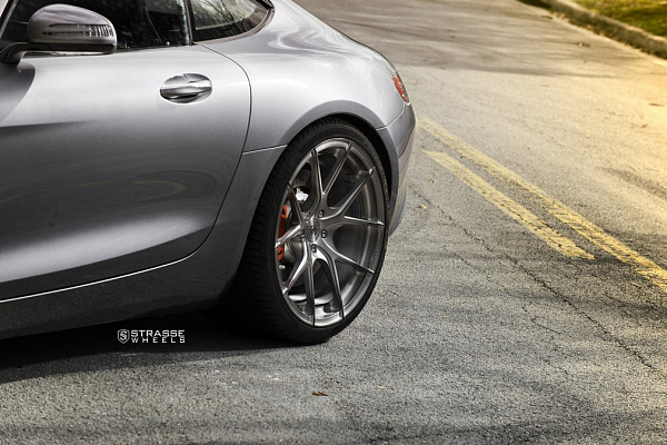 Фото дисков Strasse Wheels SM5R Deep Concave Monoblock Сатиновый темный лак на Mercedes-Benz AMG GT I