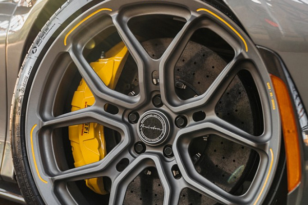 Фото дисков Brixton Forged CM5-RS Сатиновый графит на Ferrari SF90