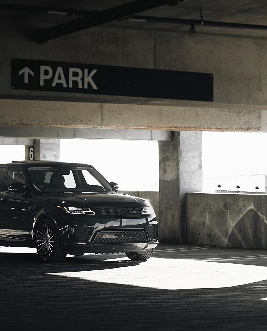 Фото дисков VICEROY Черный глянец на Range Rover V