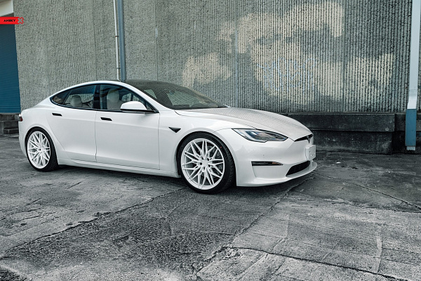 Фото дисков Anrky S1-X1 Белый глянец на Tesla Model S