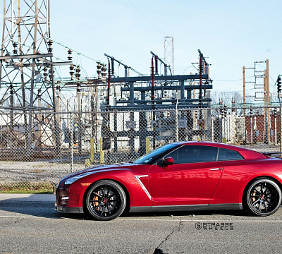 Фото дисков Strasse Wheels R10 Deep Concave FS на Nissan GT-R