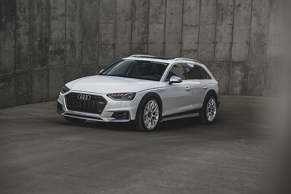 Фото дисков Rotiform SGN Серебро на Audi A/S/RS 4 (B9)