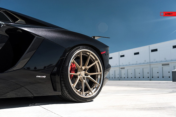 Фото дисков Anrky AN32 Сатиновая шампань на Lamborghini Aventador