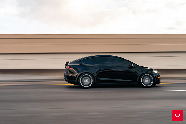 Фото дисков Vossen HF-5 Серебро на Tesla Model X