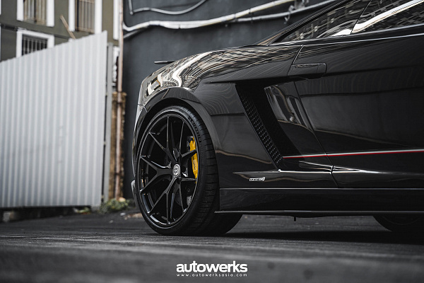 Фото дисков HRE P101 Черный глянец на Lamborghini Gallardo