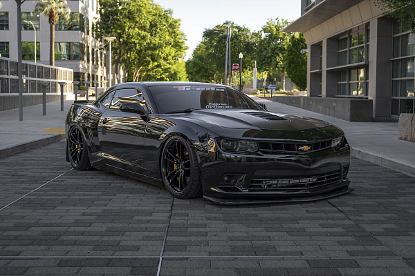 Фото дисков American Racing MACH FIVE Черный глянец на Chevrolet Camaro V