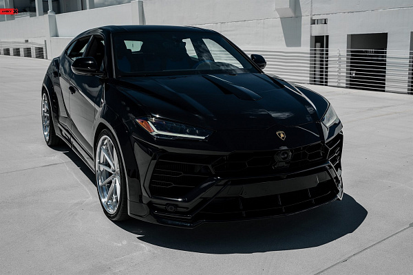 Фото дисков Anrky AN38 Глянцевый лак на Lamborghini Urus
