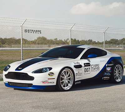 Фото дисков Strasse Wheels R10 Performance на Aston Martin Vantage 2