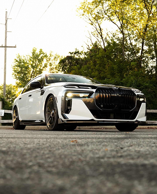 Фото дисков Amur Черный глянец на BMW 7 (G70)