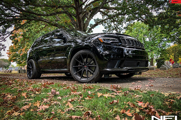 Фото дисков Anrky AN12 Черный сатин на Jeep Grand Cherokee IV