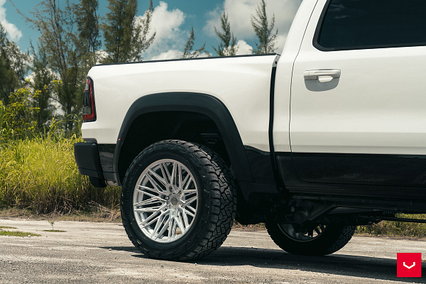 Фото дисков Vossen HF6-5 Серебро на Ram 1500 V