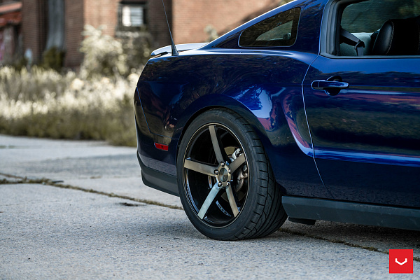 Фото дисков Vossen CV3 Глянцевый темный лак на Ford Mustang V