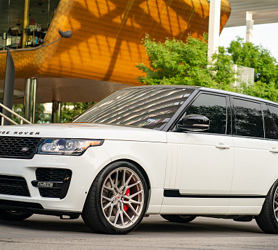 Фото дисков Vossen M-X3 на Land Rover Range Rover IV