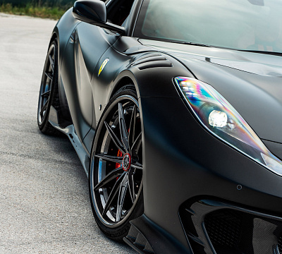Фото дисков 1886 Wheels G010 на Ferrari 812