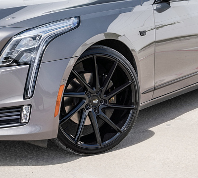 Фото дисков Savini BM15 на Cadillac CT5