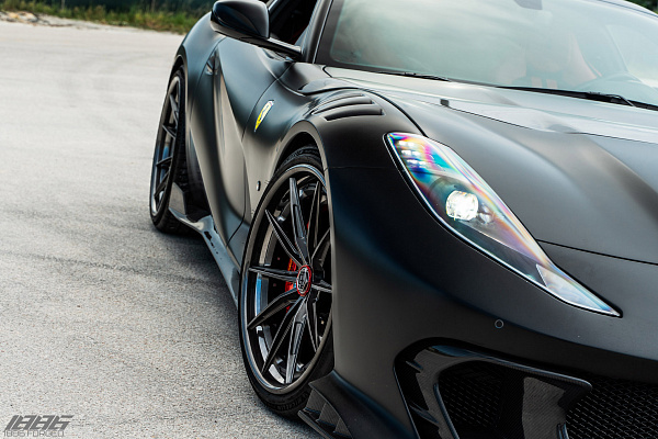 Фото дисков 1886 Wheels G010 Глянцевый темный лак на Ferrari 812