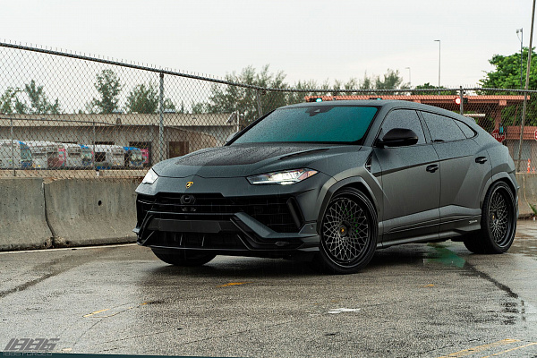 Фото дисков 1886 Wheels S009 Черный сатин на Lamborghini Urus