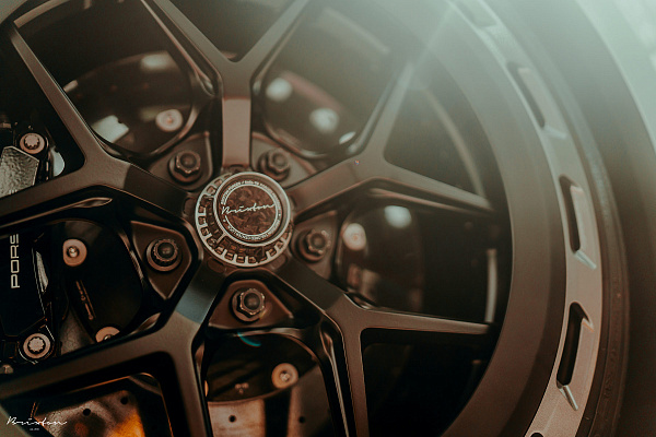 Фото дисков Brixton Forged PF7 Aerotech Черный сатин на Porsche Taycan I