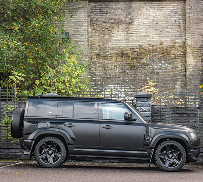 Фото дисков Kahn Mondial Retro RS на Land Rover Defender II