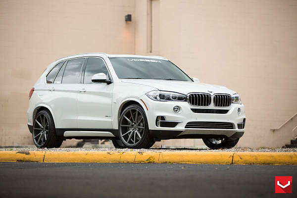Фото дисков Vossen VFS-1 Сатиновый графит на BMW X5/X5 M (F15/F85)