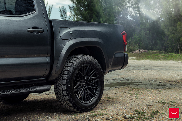 Фото дисков Vossen HF6-5 Черный сатин на Toyota Tacoma III