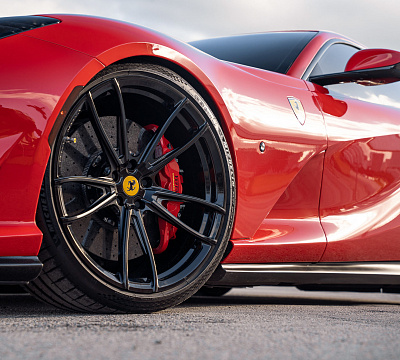 Фото дисков Vossen S17-06 на Ferrari 812