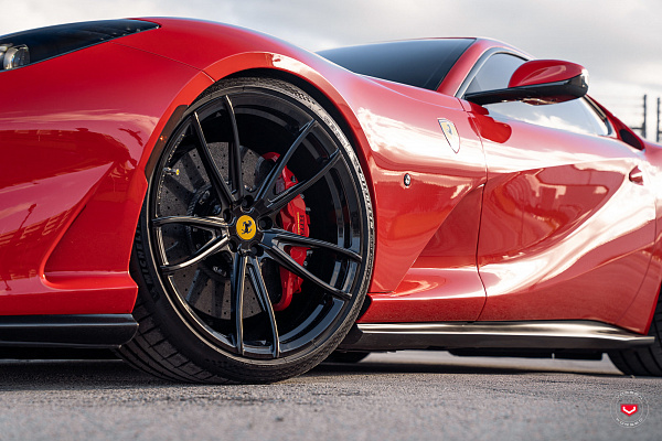 Фото дисков Vossen S17-06 Черный глянец на Ferrari 812