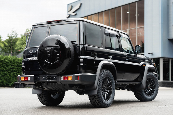 Фото дисков Kahn G22 DC Черный сатин на Toyota Land Cruiser 70